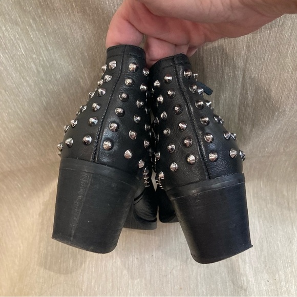 ALDO Sz 7 Back Studded Stacked  Heel Almond Toe Leather Ankle Boots Booties - Picture 5 of 9